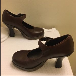 Esprit women’s size 5.5 brown heels